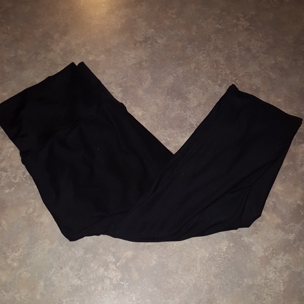 Teeki Black capri